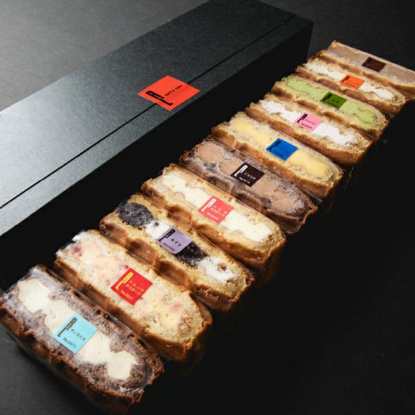 お取り寄せスイーツで人気のワッフルケーキ10個入り。デザートは